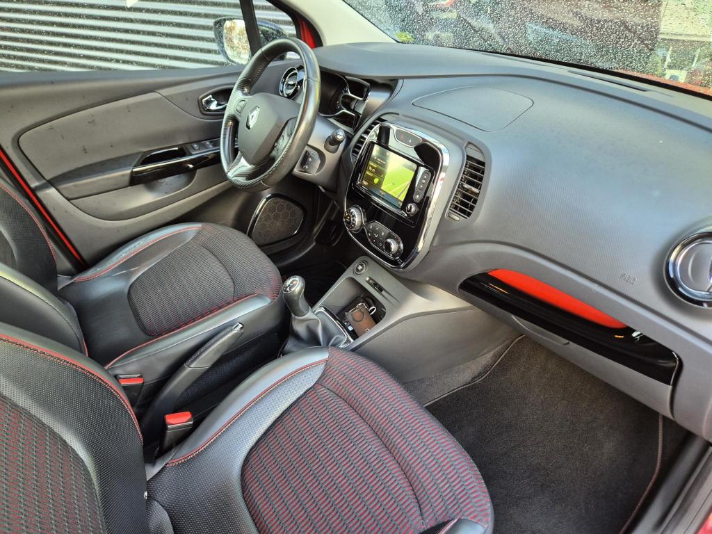 Renault Captur tce 90 helly hansen camera, trekhaak, all season banden, nav