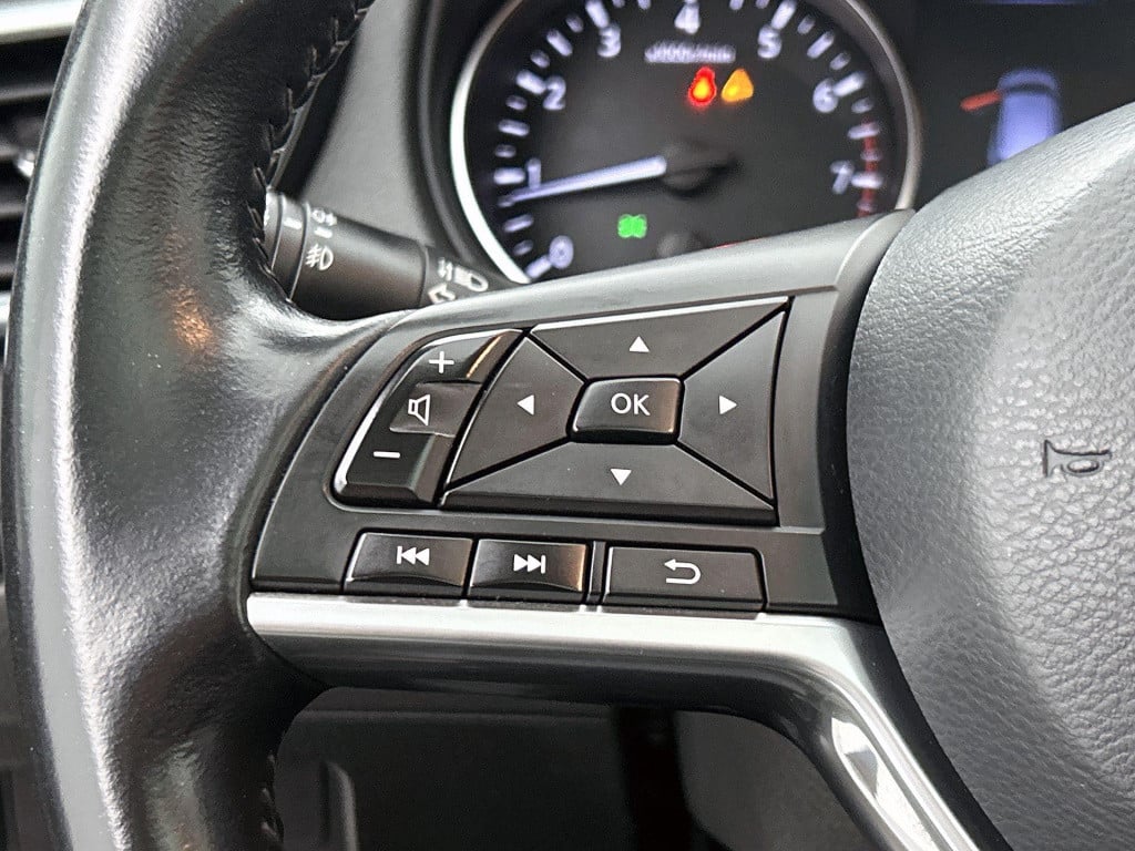 Nissan Qashqai 1.2 tekna | parkeer sensoren | lmv | panorama dak | navigati