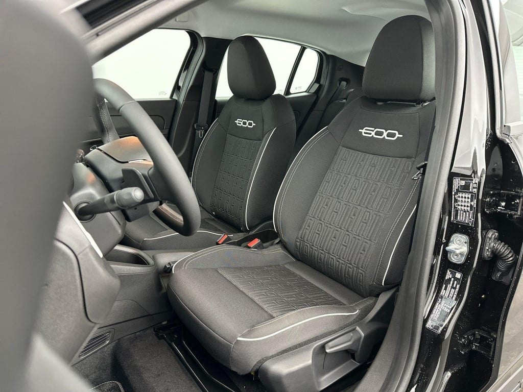 Fiat 600 1.2 hybrid urban | demonstratiemodel | apple carplay/android auto 