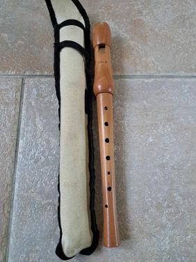 2 HOUTEN SOPRAAN BLOKFLUITEN AURA EN ZAMIR MET HOES