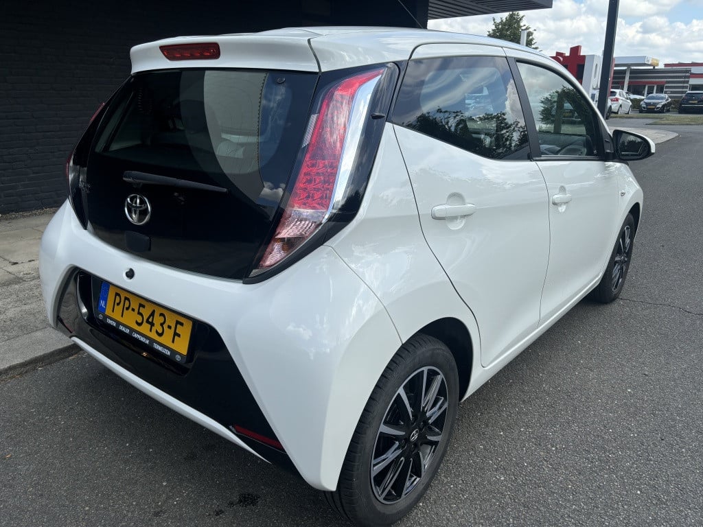 Toyota Aygo 1.0 vvt-i x-play // 1e eigenaar // 16.000km! //
