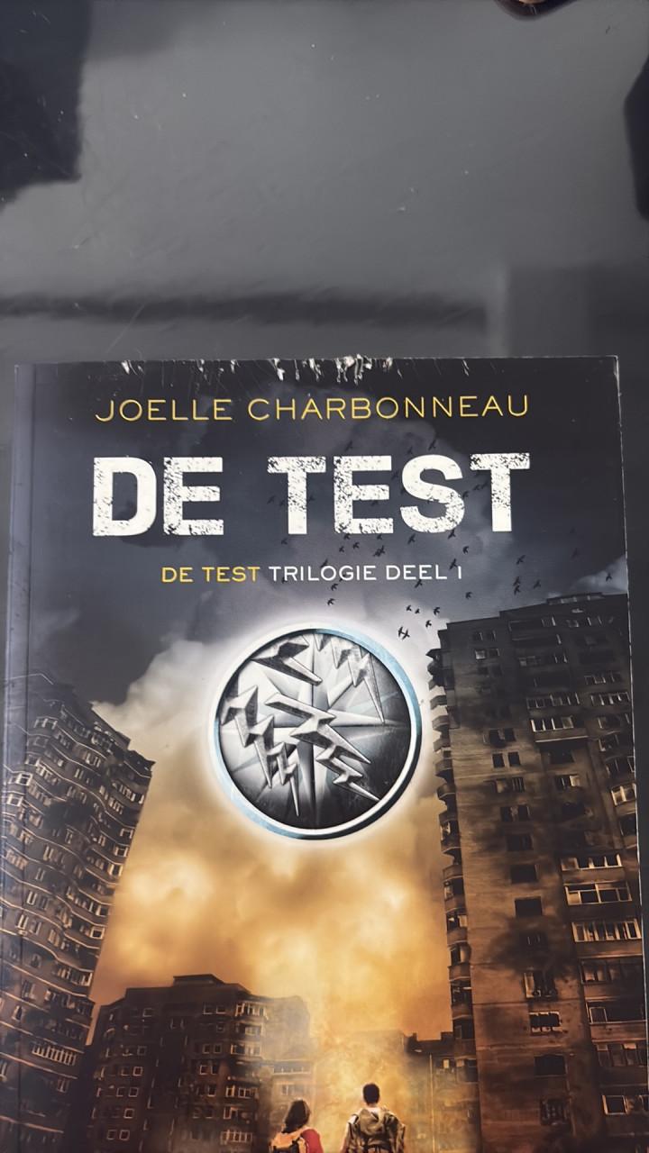 Verschillende jeugdboeken: De Test, De 5e Golf en meer