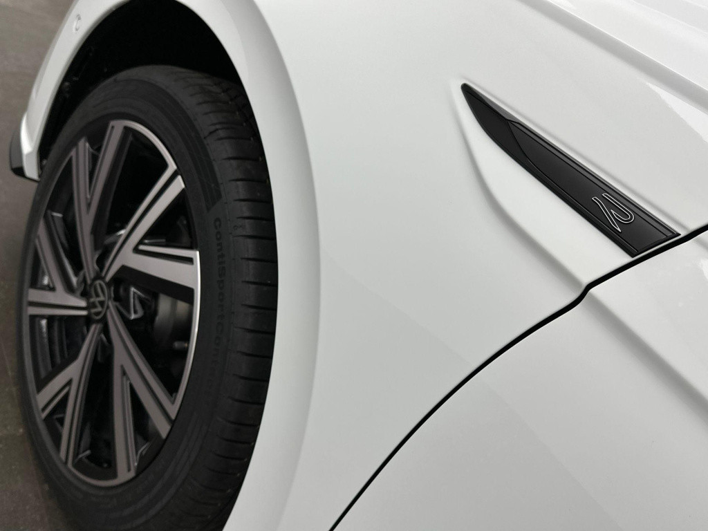 Volkswagen Polo r-line-edition 1.0 70 kw / 95 pk tsi hatchback 7 v