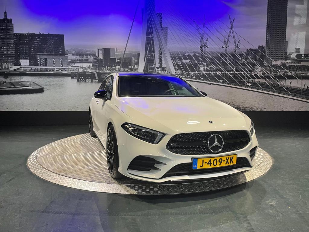 Mercedes-Benz A-Klasse 180 business solution amg *nl auto*led*pano*camera*