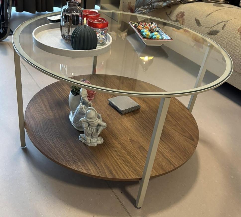 Ronde salontafel 75cm in doorsnee en 45cm hoog.