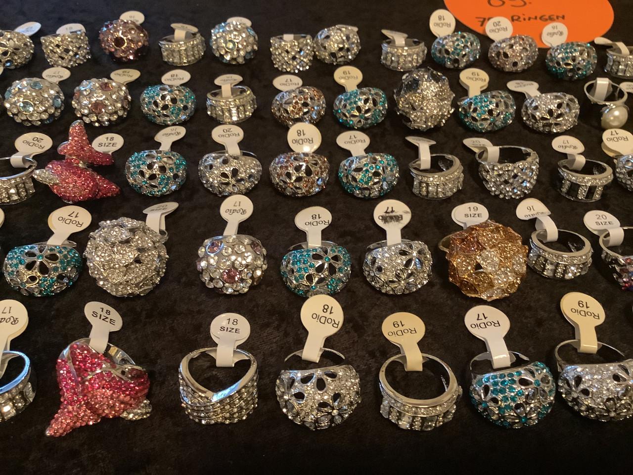 Partij mooie nieuwe ringen. ( partij 89)