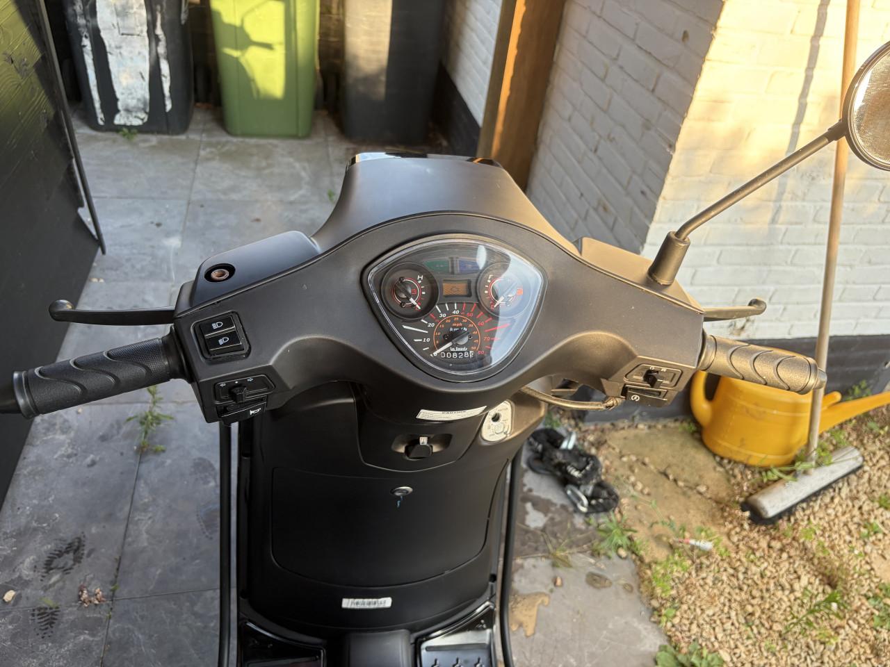 La Souris scooter RS - Mat Zwart