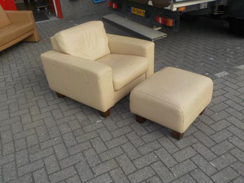Mooie kwaliteit fauteuil + hokker in zeer goede staat koopje
