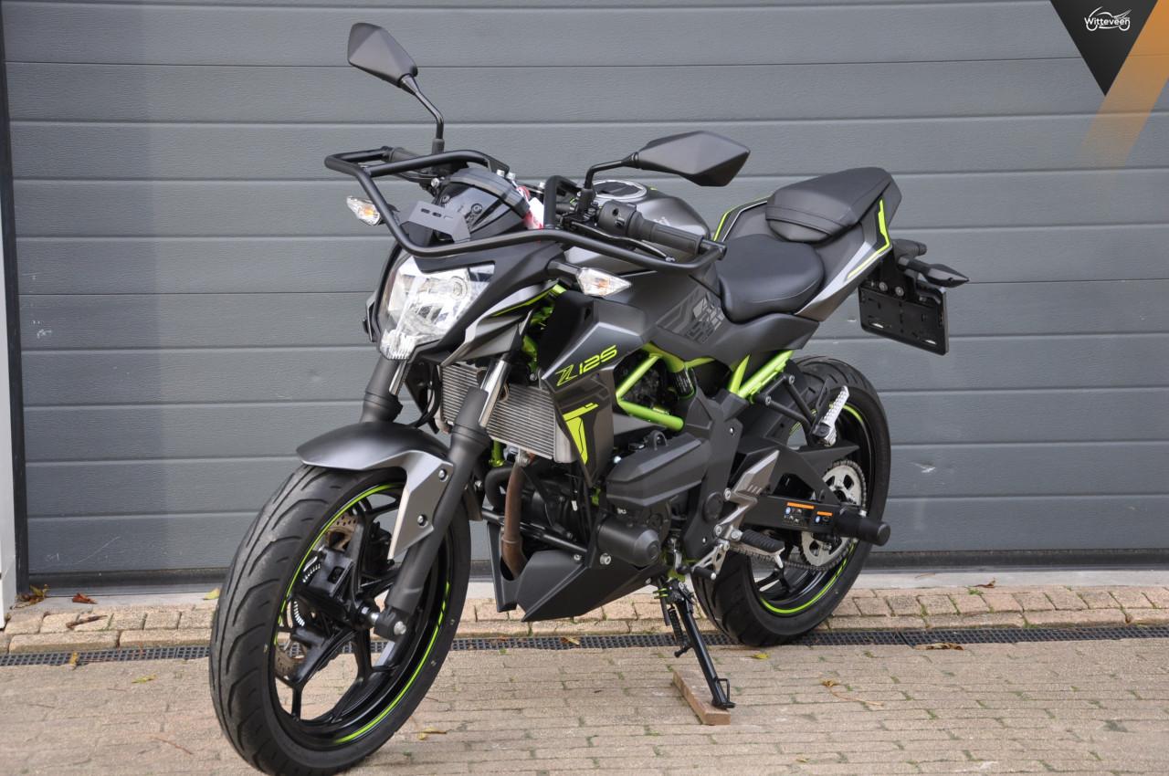 Kawasaki Z125  met 1350 kms BJ 2025! BTW motor