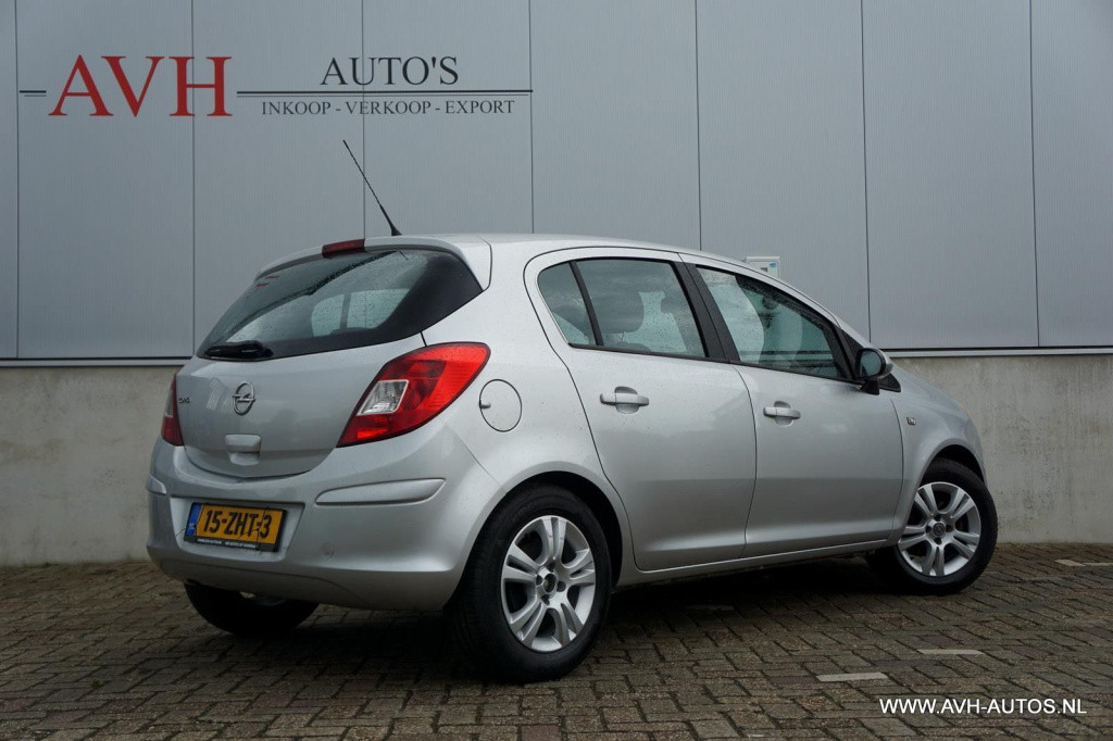 Opel Corsa 1.2-16v cosmo