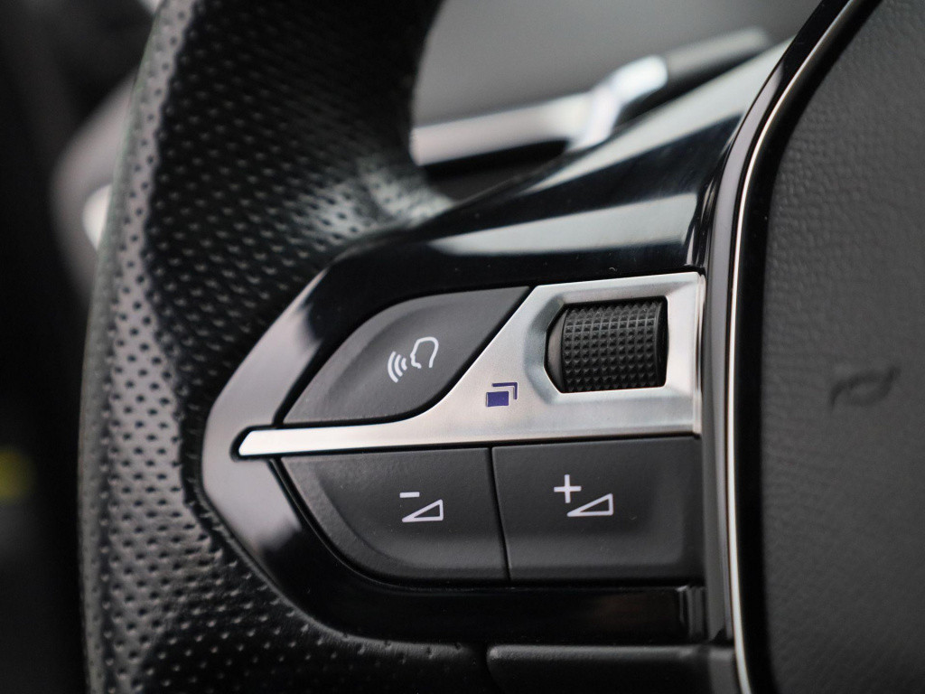 Peugeot 3008 1.6 hybrid 225 blue lease gt | panoramadak | leder | trekhaak 