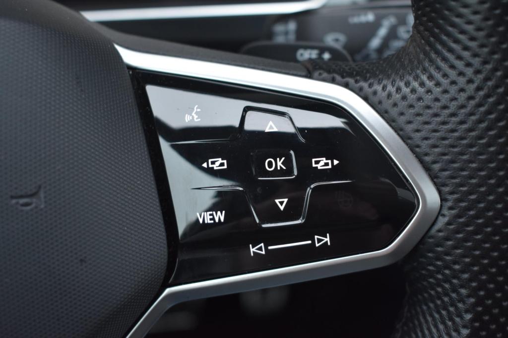 Volkswagen Tiguan 1.5 tsi r-line | black style | panoramadak | nap | camera