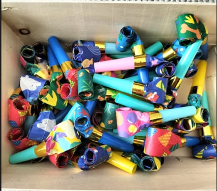 Roltongen Feestfluitjes 46x