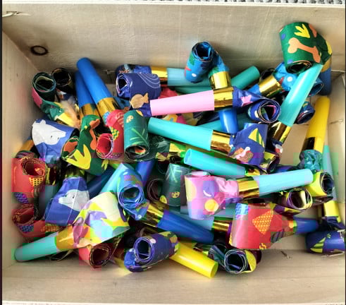 Roltongen Feestfluitjes 46x
