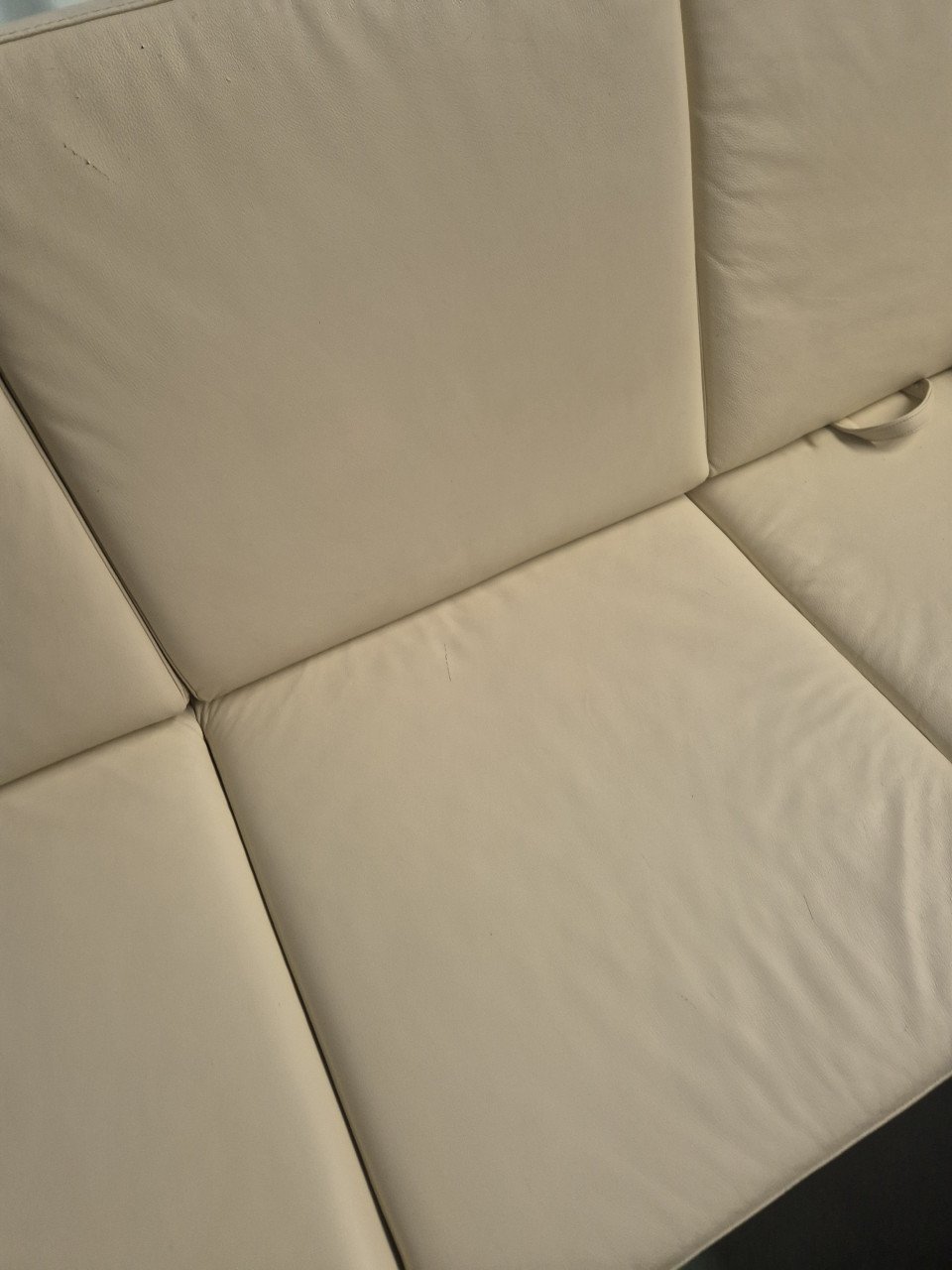 Degelijke beige leren hoekbank