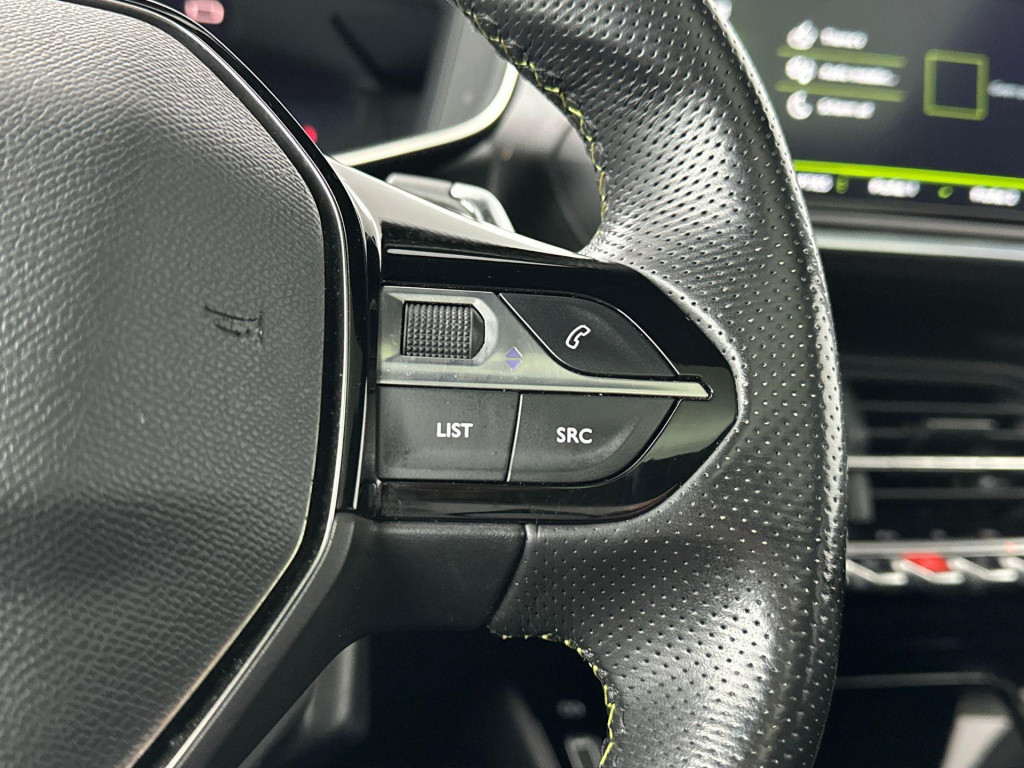 Peugeot 2008 1.2 gt pack | navigatie | alcantara | panoramadak | focal hi-f