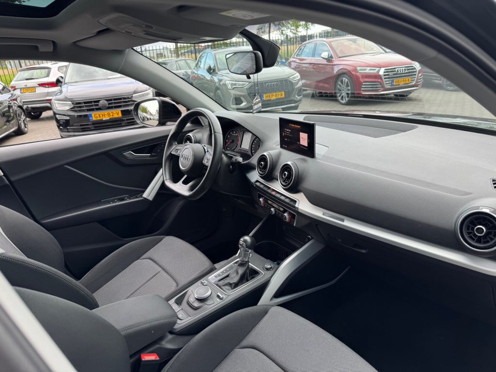 Audi Q2 35 tfsi s edition * panoramadak * camera * keyless