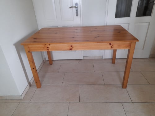 Grenen tafel 140 x 80 x 75H (met verlengstuk van 60cm) In goede staat !