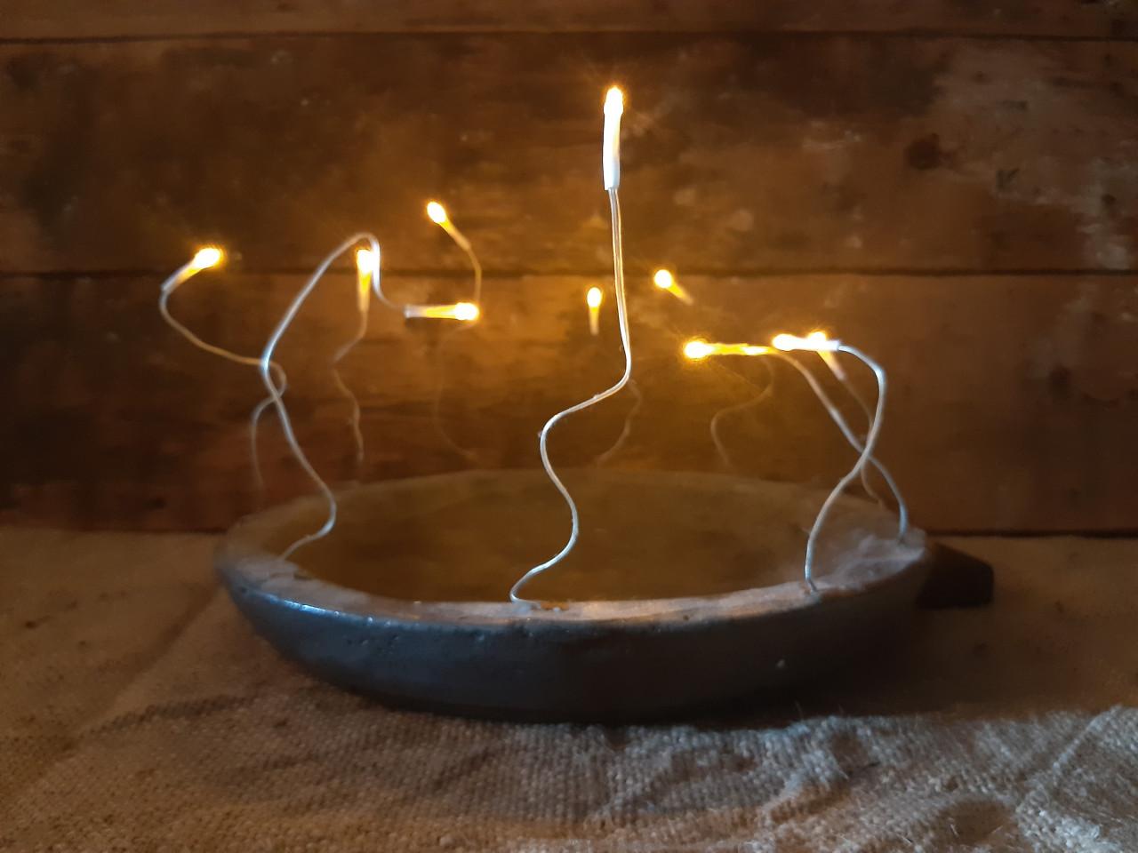 Betonnen schaal en halve bollen met lichtjes, kerstsfeer (set 11)