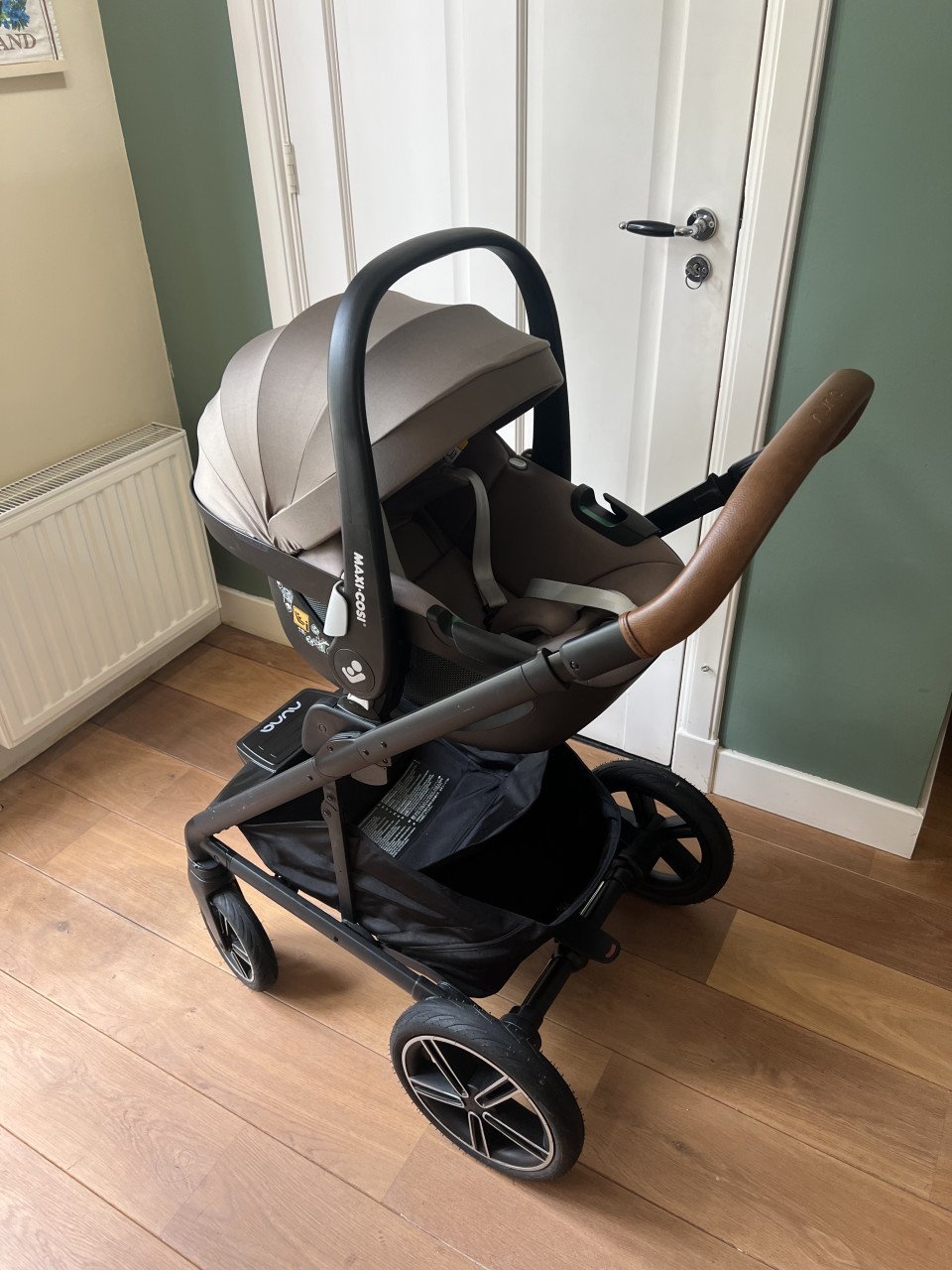 Nuna Mixx Next 2-in-1 + Maxi Cosi Pebble + Familyfix 360 base