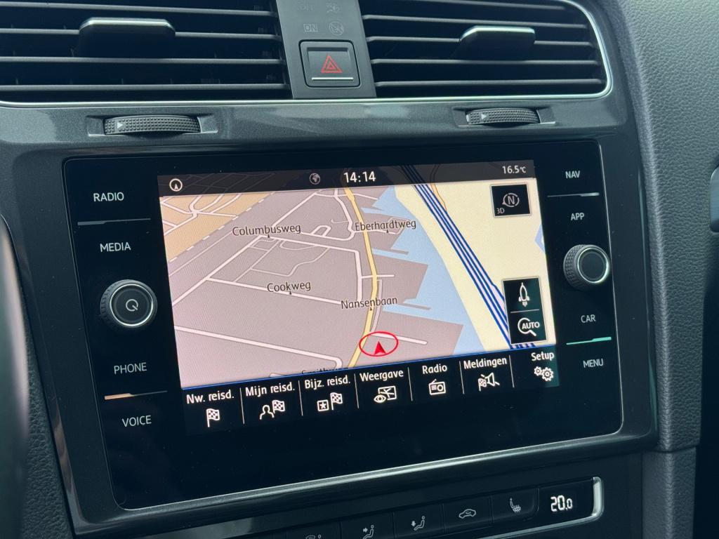 Volkswagen Golf 1.0 tsi * massage stoel * camera * carplay * stoelverwarmin