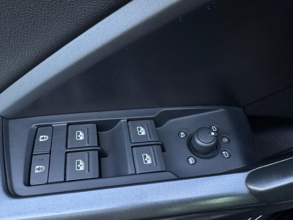 Audi Q3 sportback 35 tfsi s-line 3x * matrix led * black pack * stoelverwar