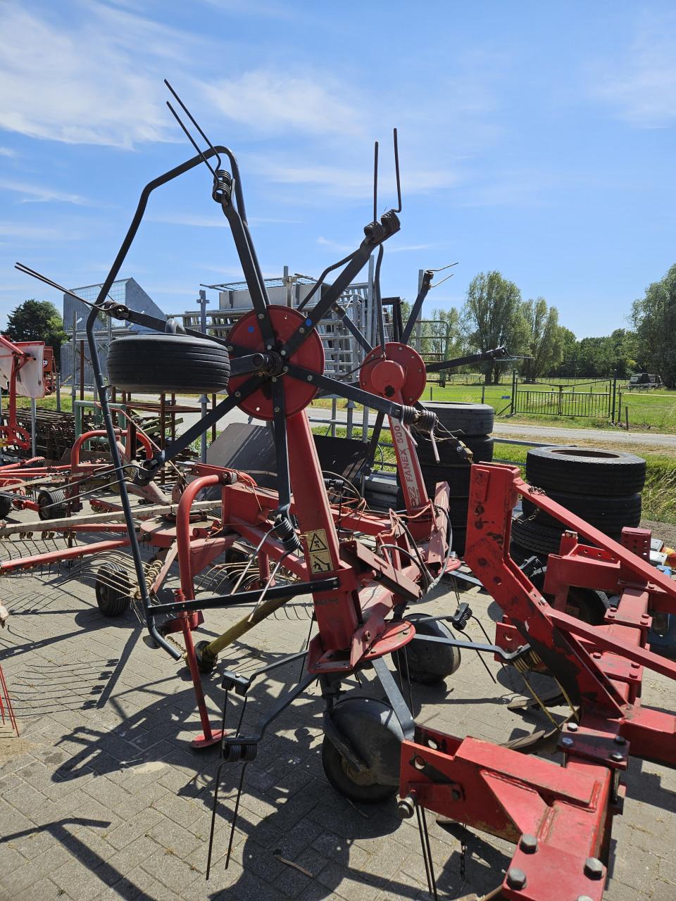 Diverse hooibouw werktuigen