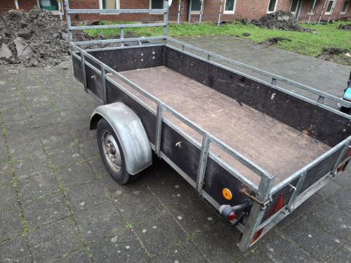 Aanhangwagen ongeremd.