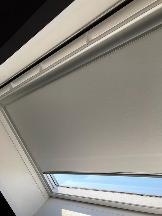 Verduisterend rolgordijn voor Velux dakraam GGL UK 04