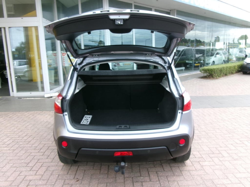 Nissan Qashqai 1.6 acenta airco, nav., camera, trekhaak, pdc