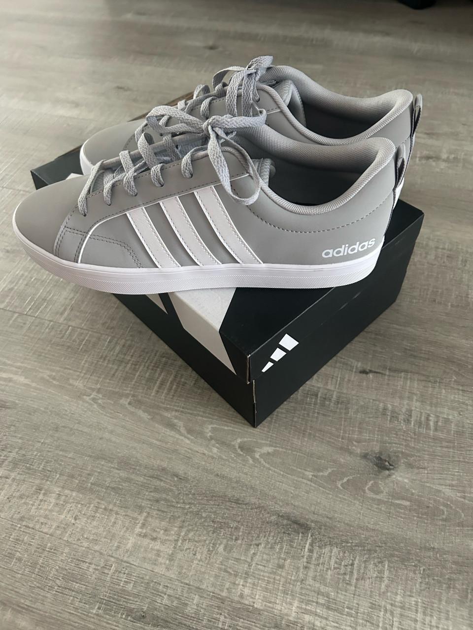 Adidas sneakers maat 43,5 nieuw