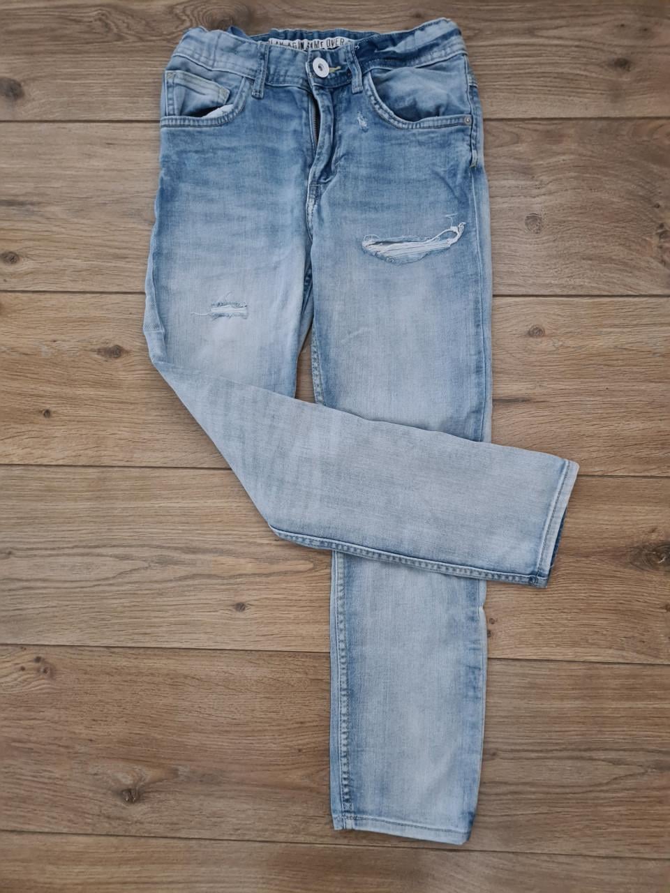Stoere H&M & Denim spijkerbroek met trendy scheuren  maat 140