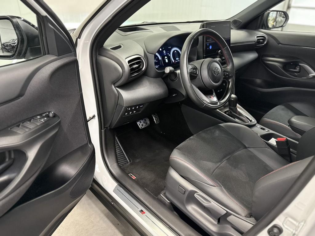 Toyota Yaris Cross 1.5 hyb 130 gr sport| hud| 360camera| adap.cruise| stoel