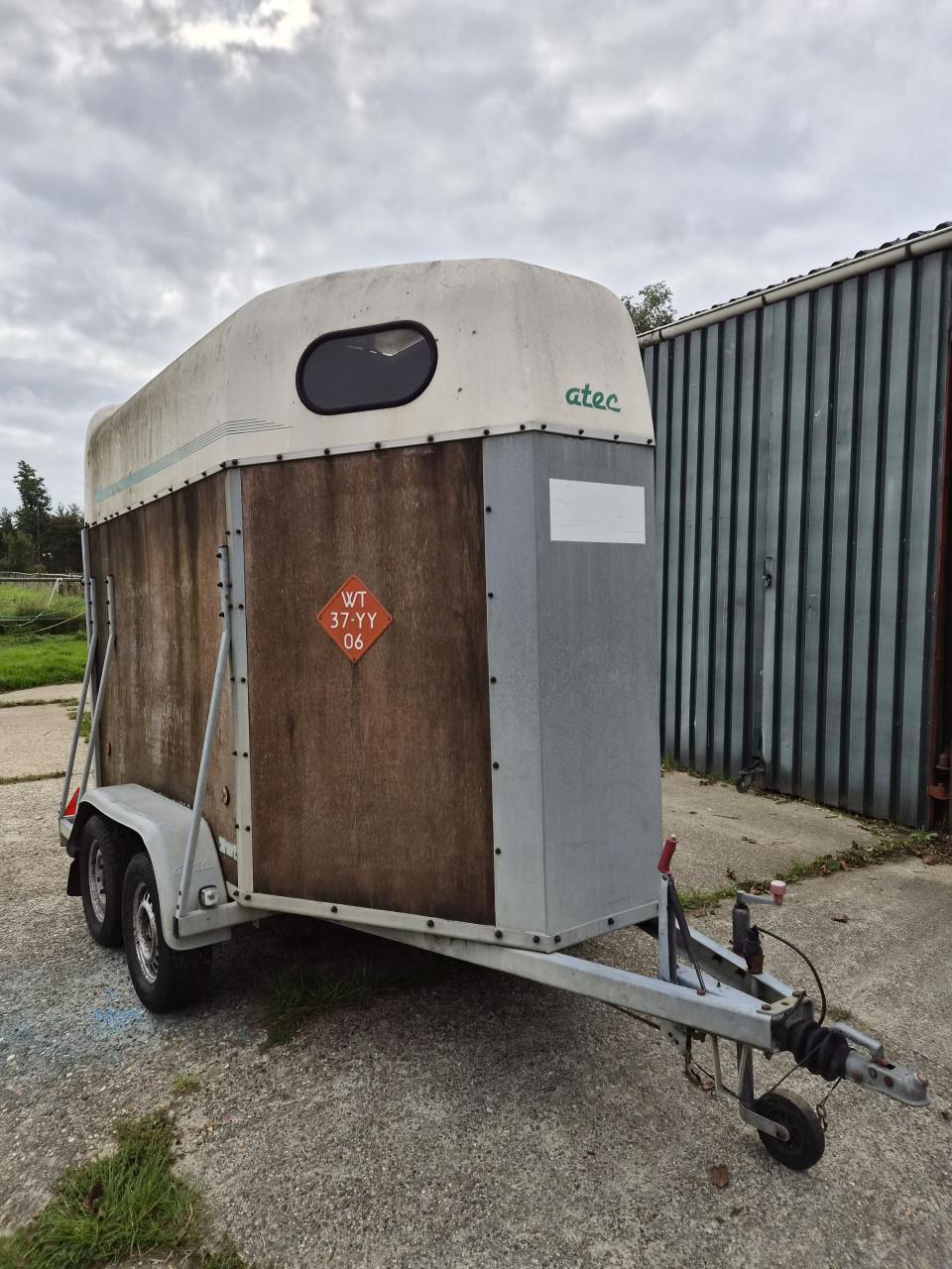 Paardentrailer Atec C2 Technoline bjr. 1998 met werkzaamheden