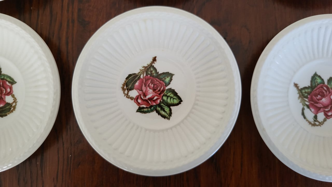 Set van 6 Wedgwood Moss Rose bonbon bordjes schoteltjes 8 cm