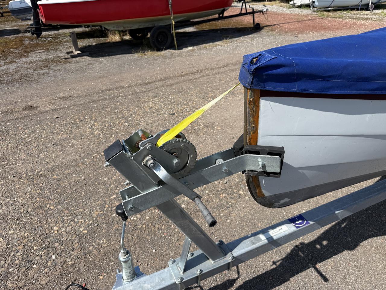 Tweepersoons houten roeiboot