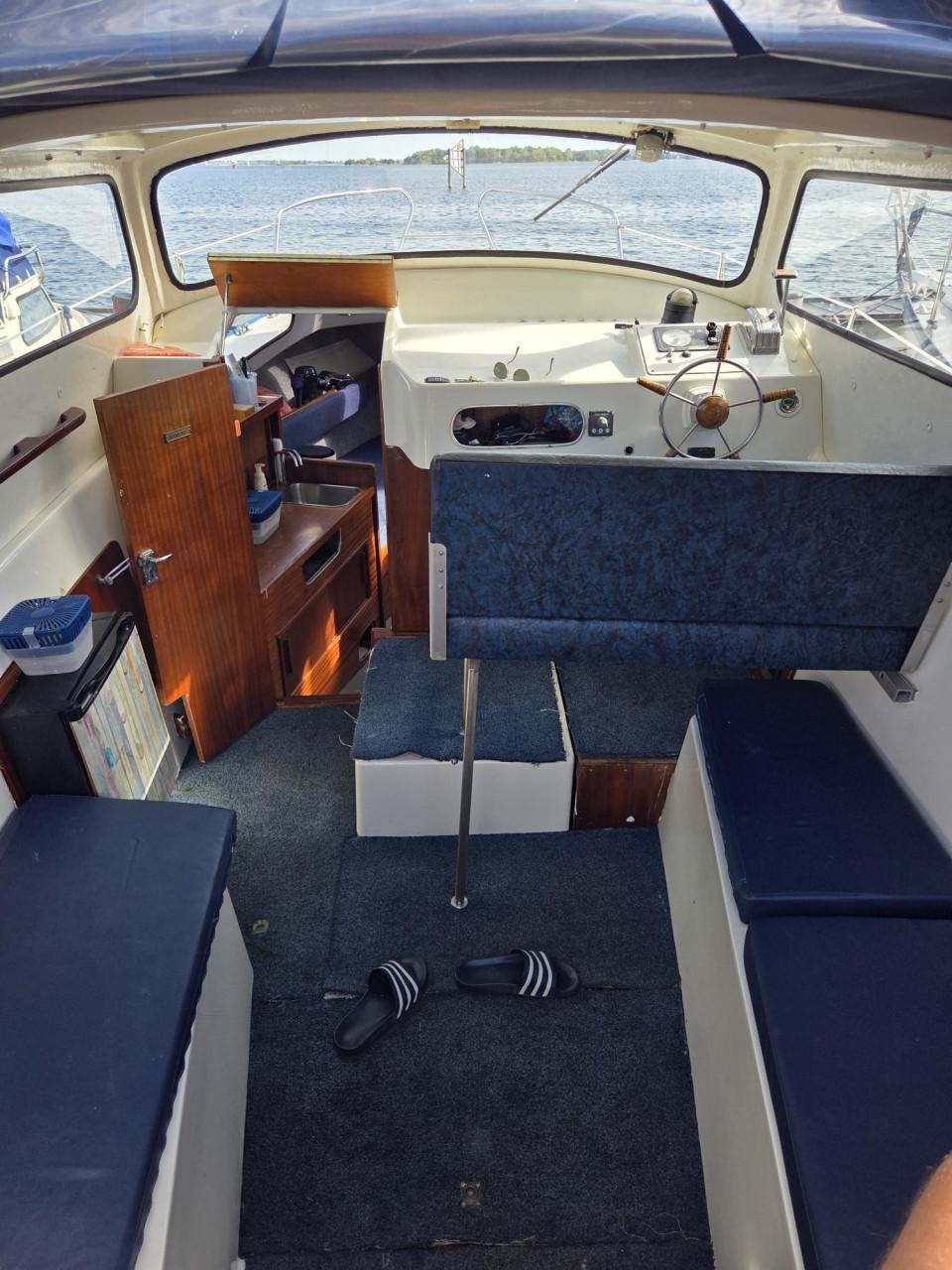 Albin 25