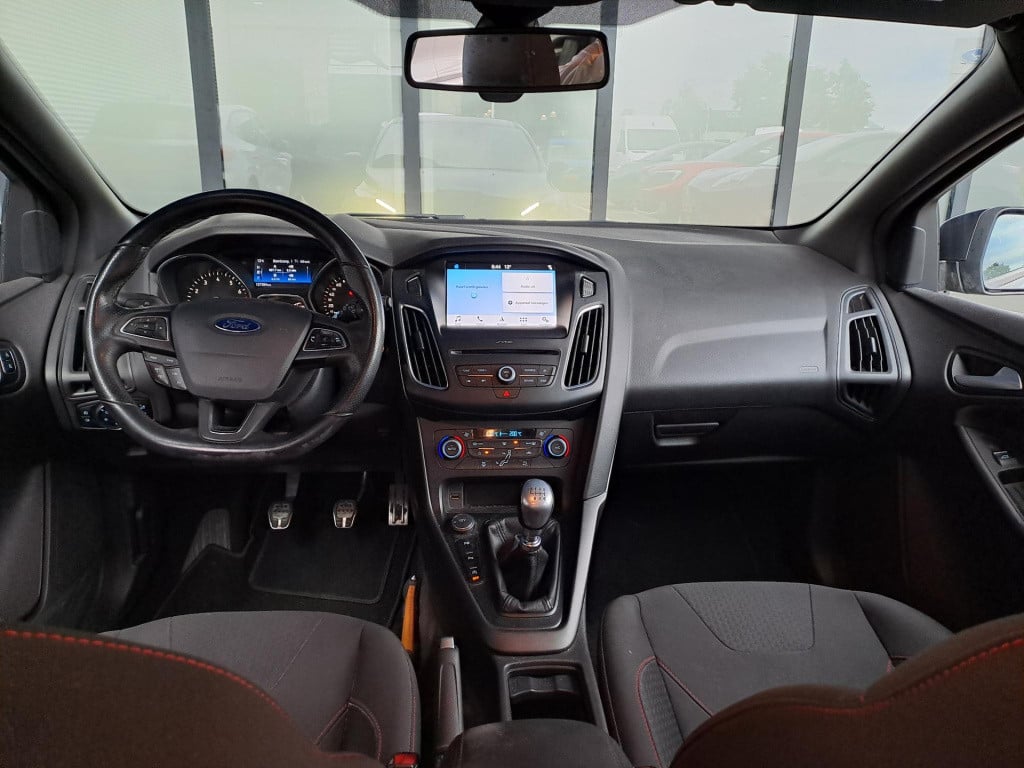 Ford Focus 1.0 st-line | cruise control | trekhaak | 18'' lmv | apple carpl