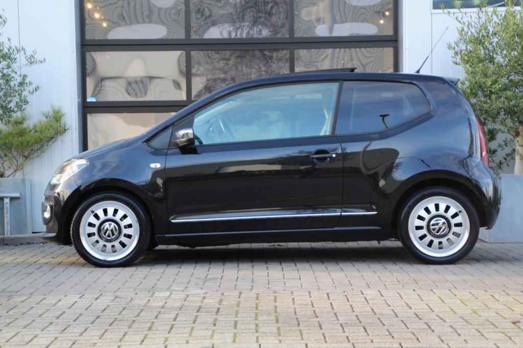 Volkswagen UP! 1.0 black-edition - panoramadak - leer - leder - cruise cont