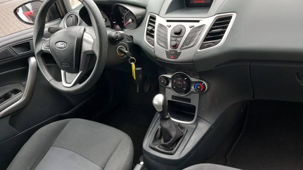 Ford FIESTA 1.25 Trend 5deurs bj:2011 airco 103.000km!!! lm-velgen