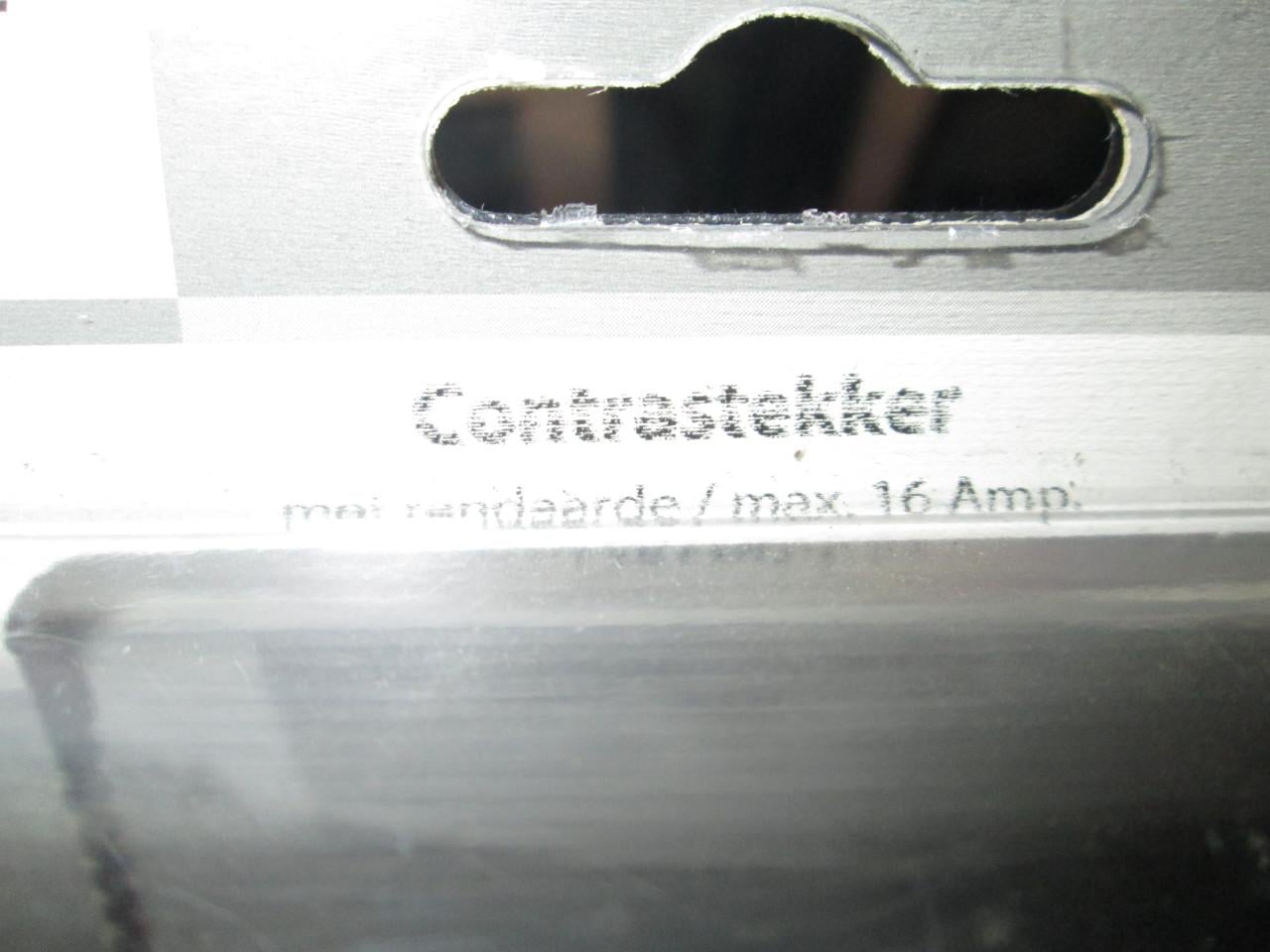 Nieuwe geaarde waterdichte [ contra] stekker