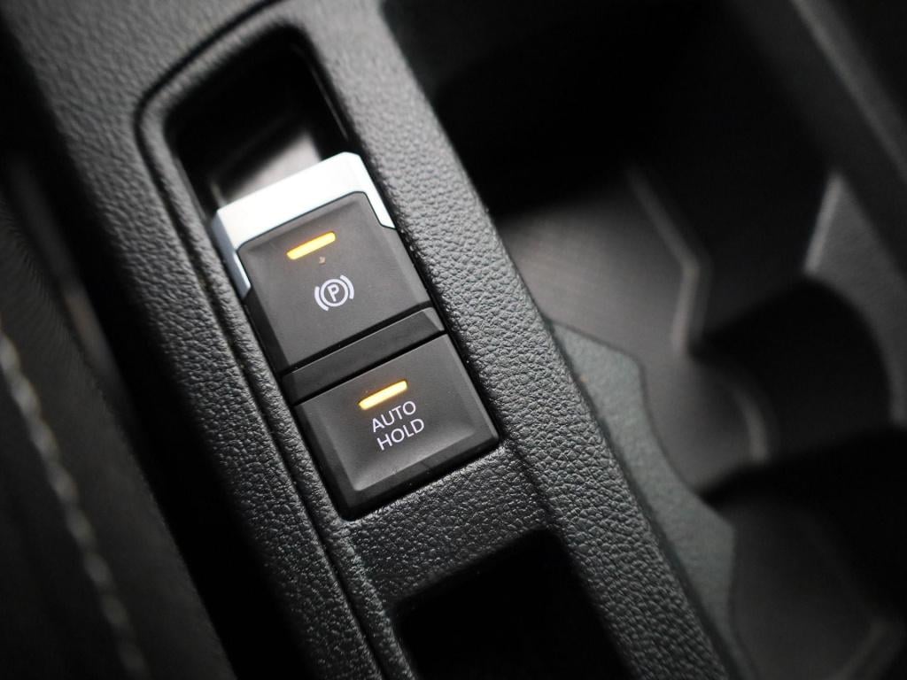 Volkswagen T-roc 1.0 tsi life | trekhaak | parkeer sensoren | virtual cockp