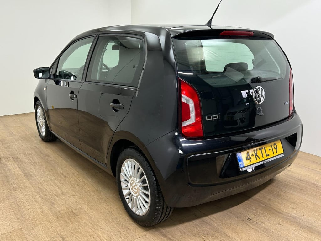 Volkswagen UP! occasion 1.0 high up! bluemotion | zwart | airco | aux | twe