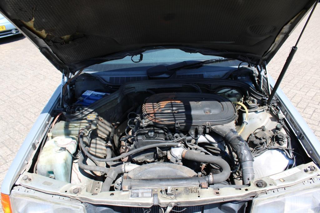 Mercedes-Benz 190 kleine schade r-voor 1.8 e basic
