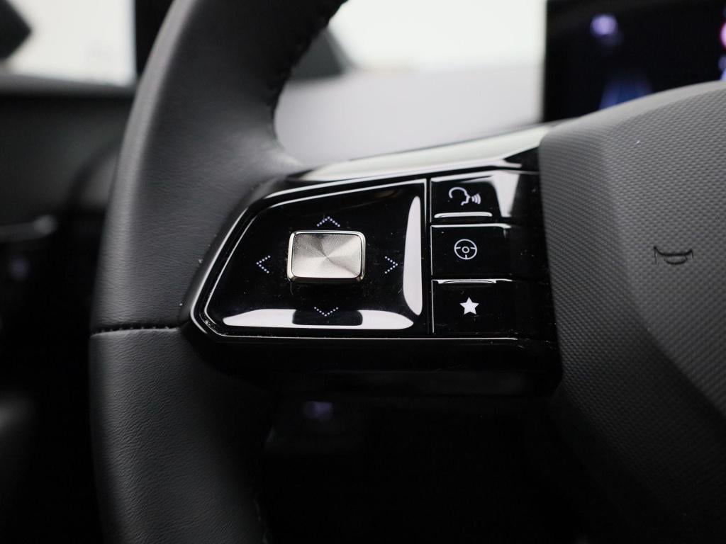 MG Mg4 64 kwh luxury | automaat | navigatie | climate control | apple carpl