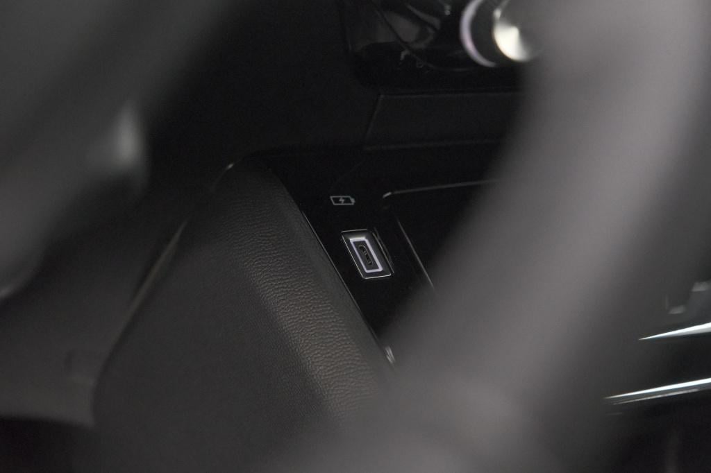 Peugeot E-2008 ev allure avantage 54 kwh | 98% soh | 11 kw lader | apple ca