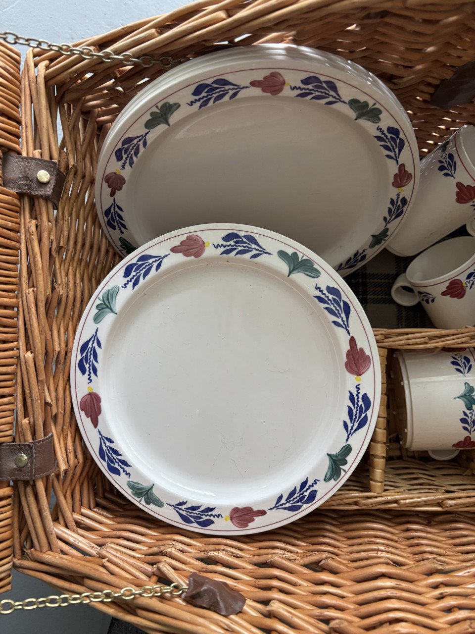 MOOIE GROTE PICKNICK MAND MET INHOUD