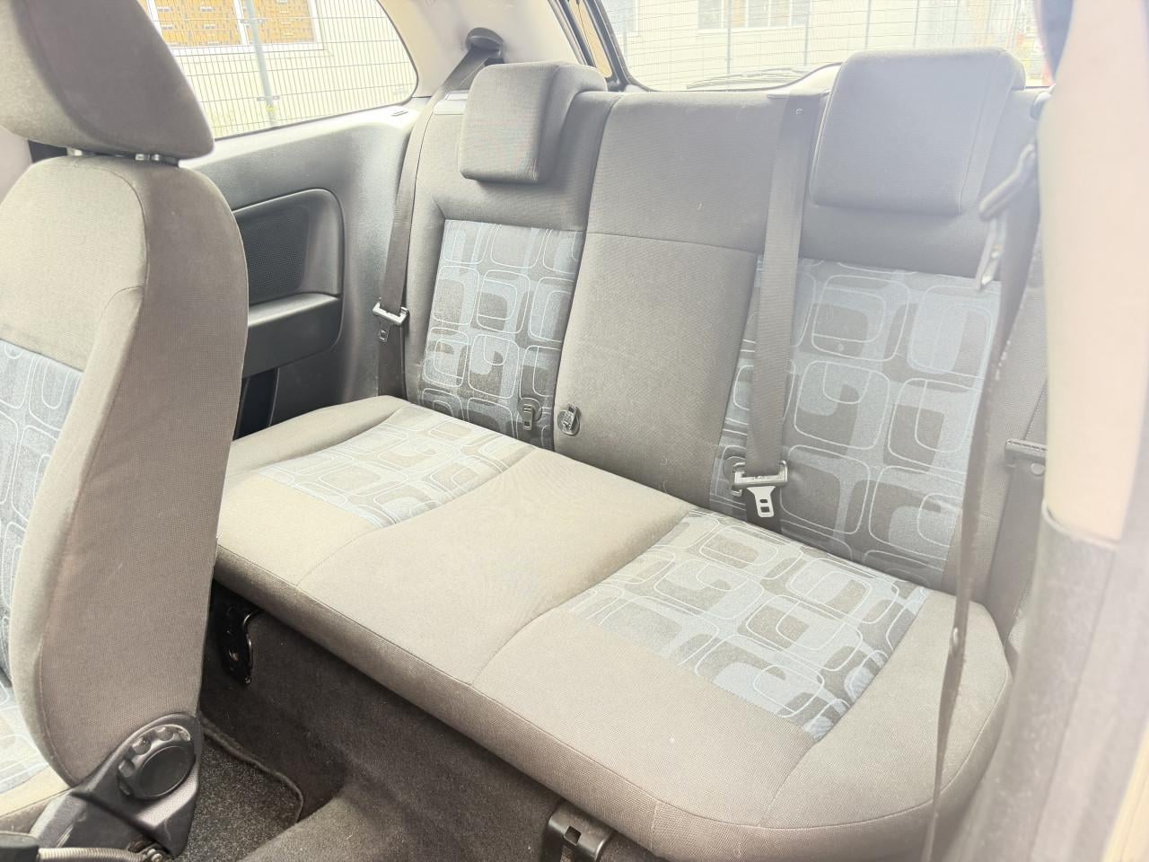 Ford Fiësta 1.3 Style 8V 3DR 2006 Zwart Airco Apk Nap