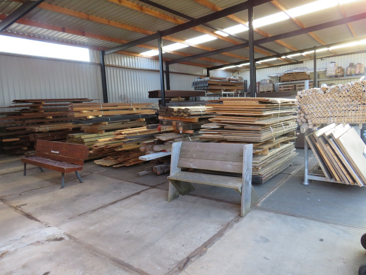 Diverse opruimingspartijen hout materiaal