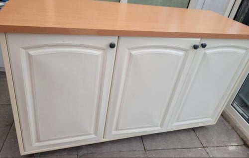 Te koop: Bartafel met opbergruimte / kast op wielen